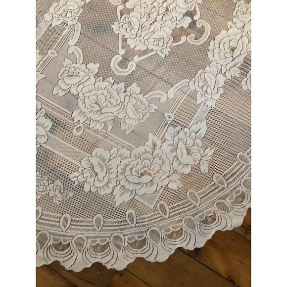 Vintage Oval Lace Tablecloth Ivory Victorian Style 82” x 58” - Picture 5 of 6